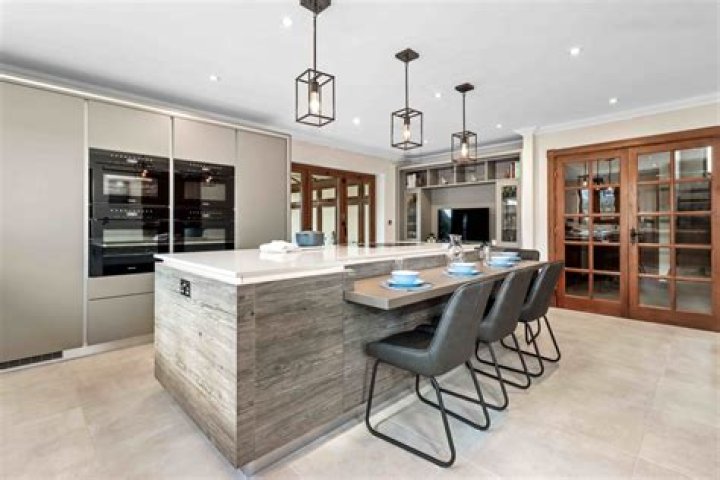 Is it better to have multiple people on a lease?