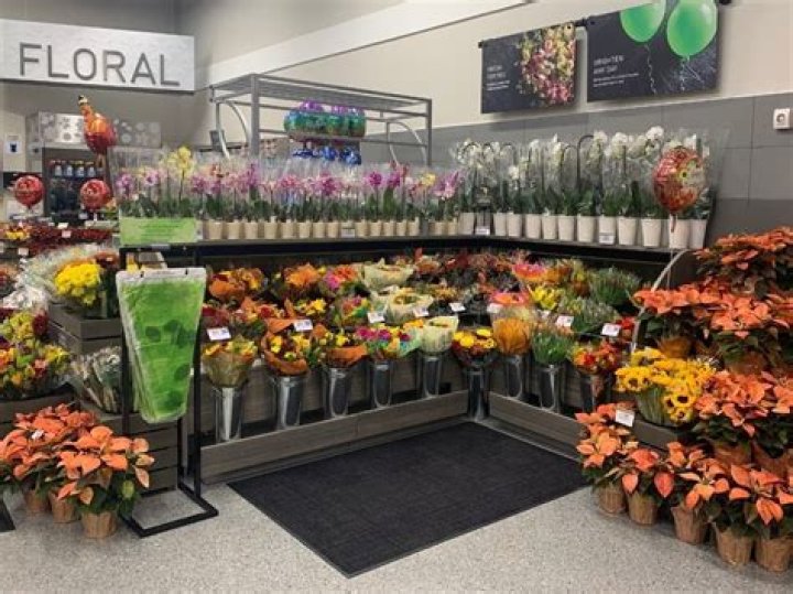 What do floral clerks do at Publix?