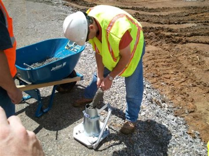 What does a concrete field technician do?