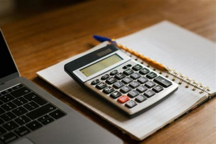 What does a financial accountant do?