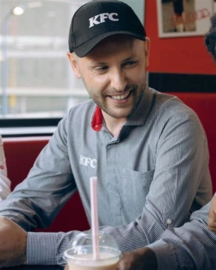 What does a manager at KFC earn?