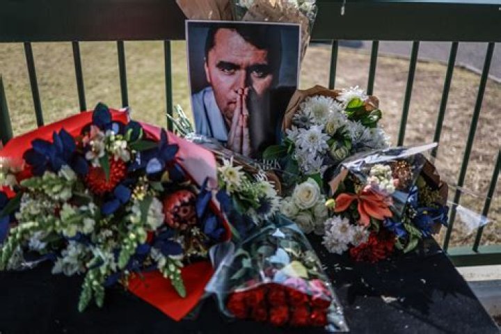 What does Alejandro Kirk make?