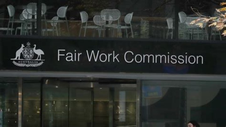 What does it mean to work on commission?