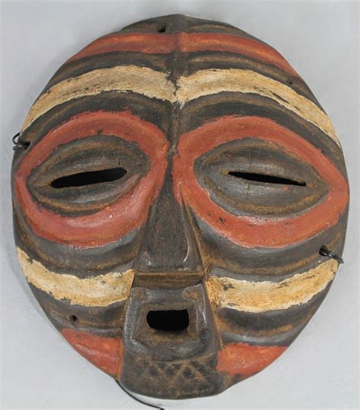 What does the Luba mask represent?