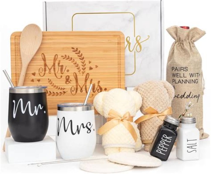 What is a good gift for a new couple?