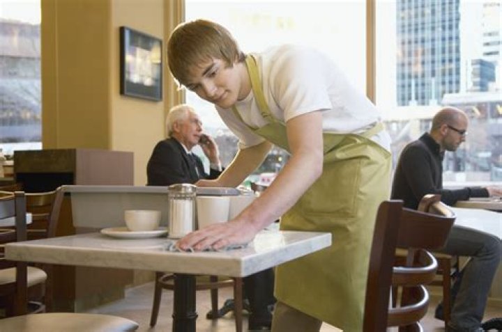 What is the duties of busboy?