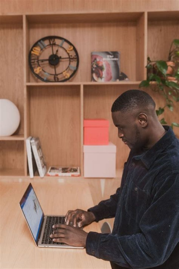 What is the hourly rate of a CEO?