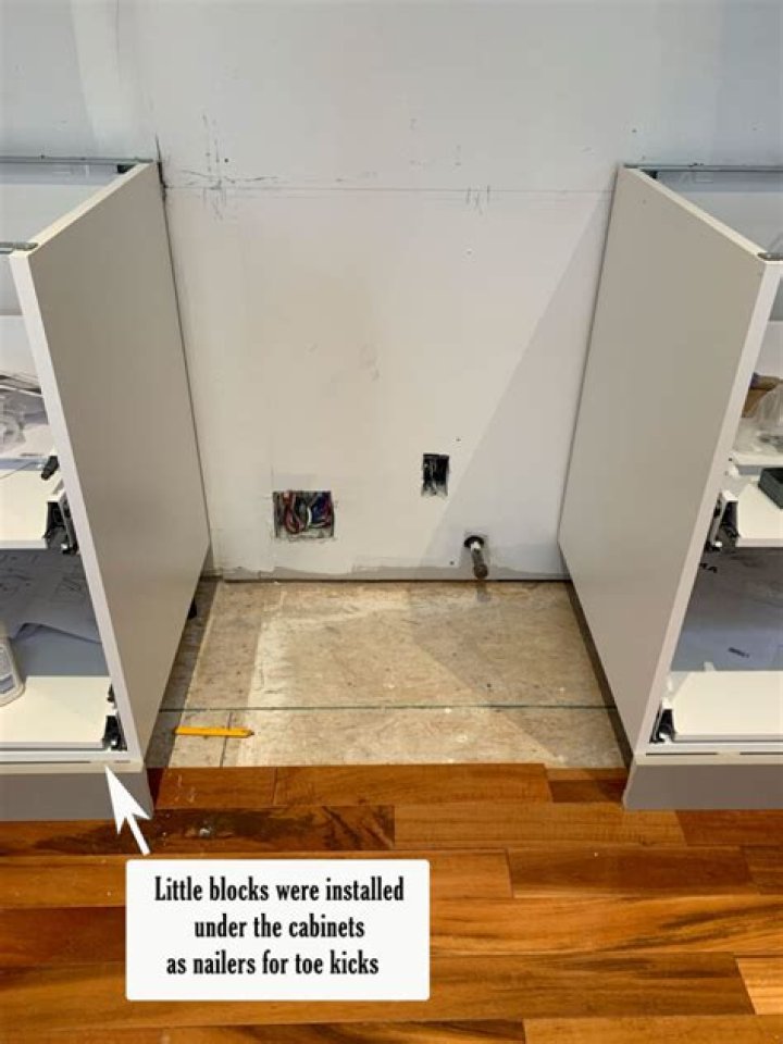 What is the point of a flour sifter?