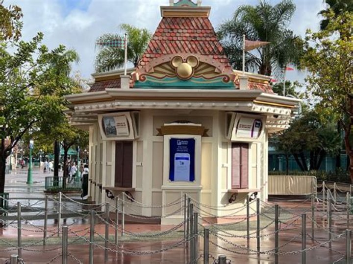 What time does Disneyland ticket booth close?