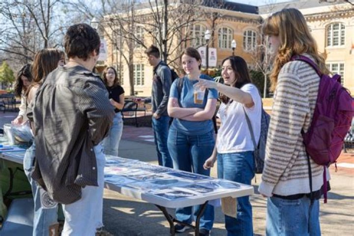 Where can students sell their books?