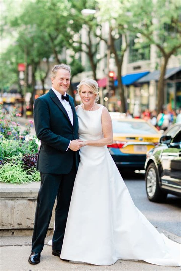 Who is Lisa Kelly husband?